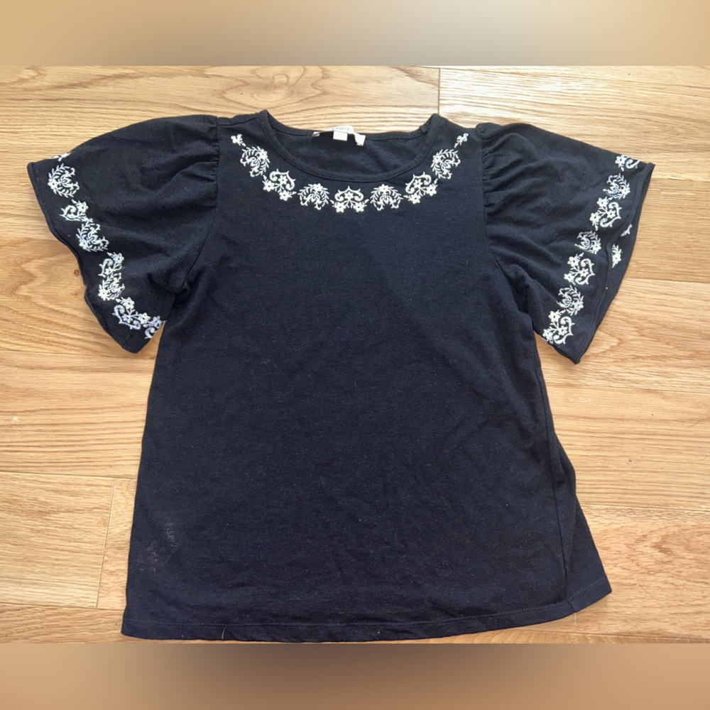 LOFT Black & White Flutter Sleeve Top Floral Trim Medium M